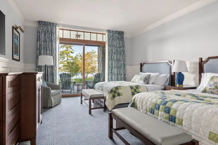 Double queen guest room with patio and lake view
